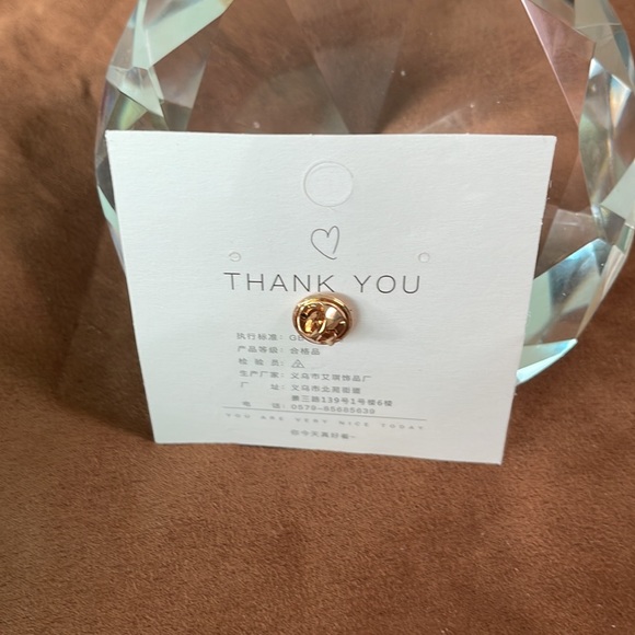 Girl with white beaded jump rope enamel pin - Picture 4 of 5